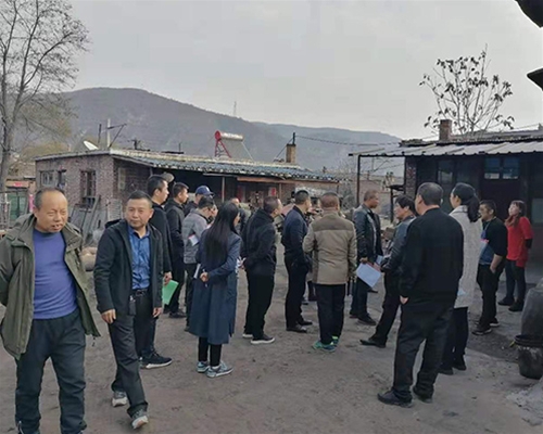 縣委、鎮(zhèn)府領(lǐng)導(dǎo)驗收工程
