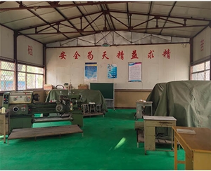 和靈石縣第一職業(yè)高中校領(lǐng)導(dǎo)在?？疾?
                                        class=