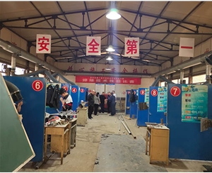 和靈石縣第一職業(yè)高中校領(lǐng)導(dǎo)在?？疾?
                                        class=